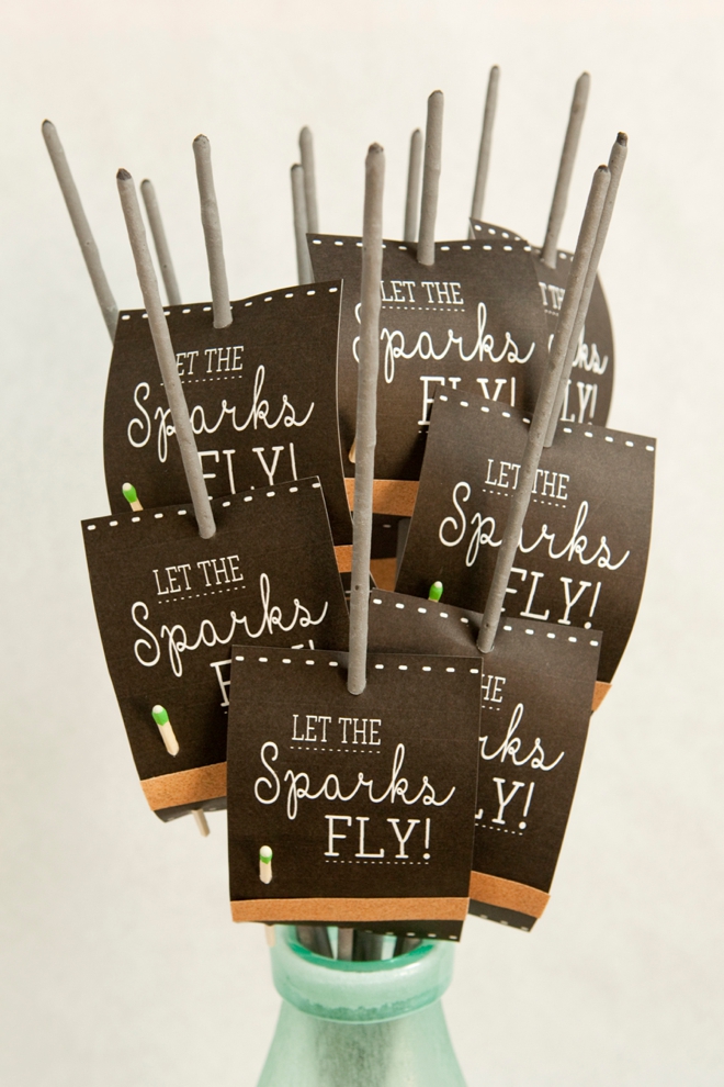 DIY-wedding-sparkler-exit-tags-sign_0020