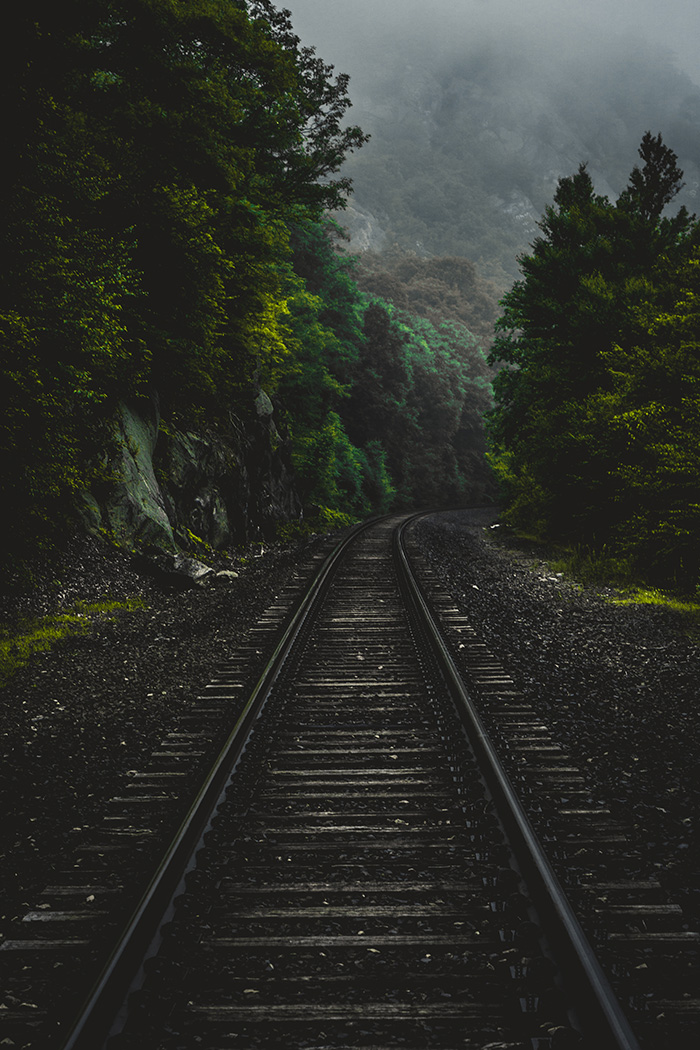 train-foto-derek-story-unsplash