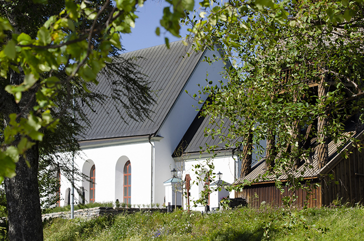 Frösö_kyrka_sommar_FOTOJennyMichanek(1)_webb